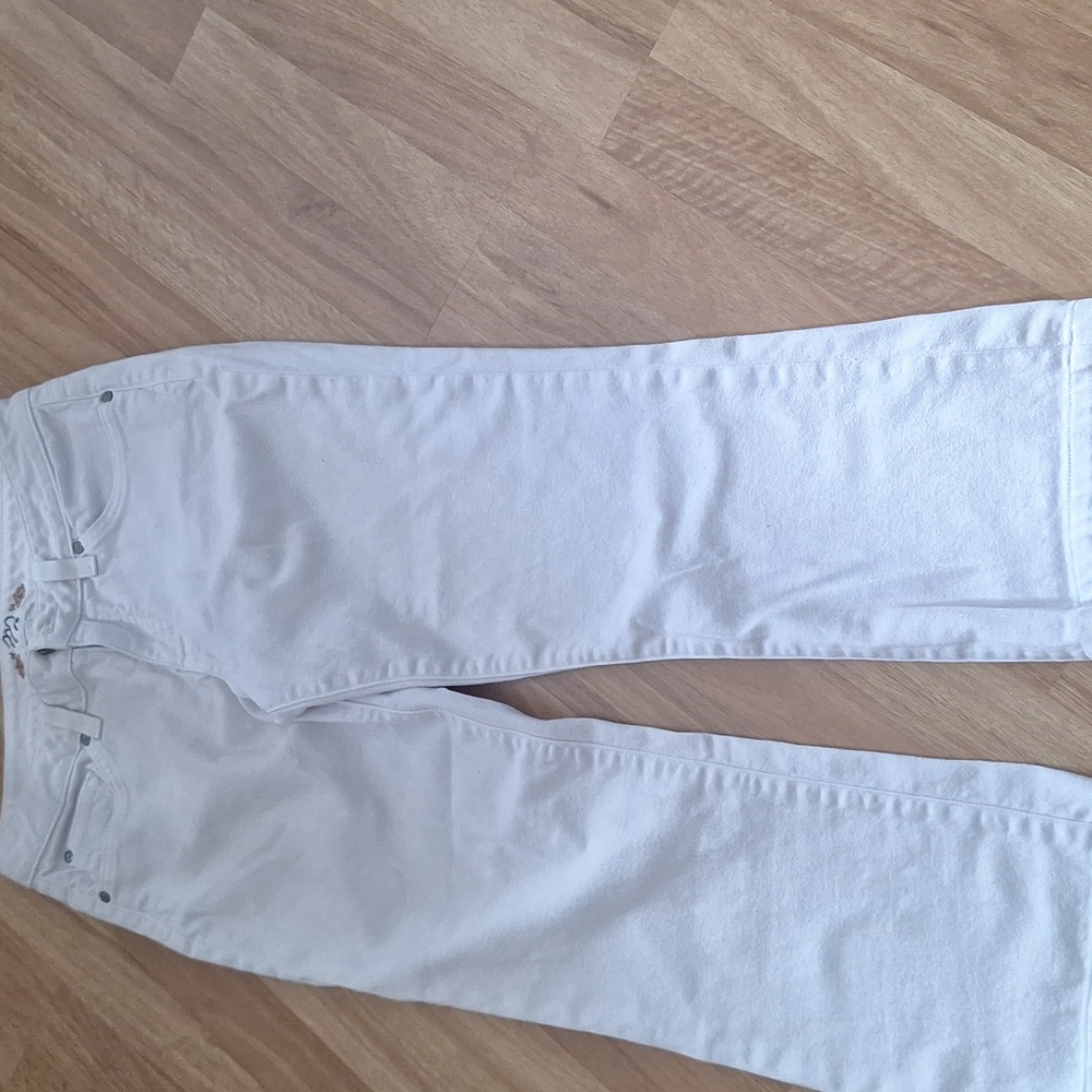 Women's White Jeans Miraclebody Size 6 Capri
